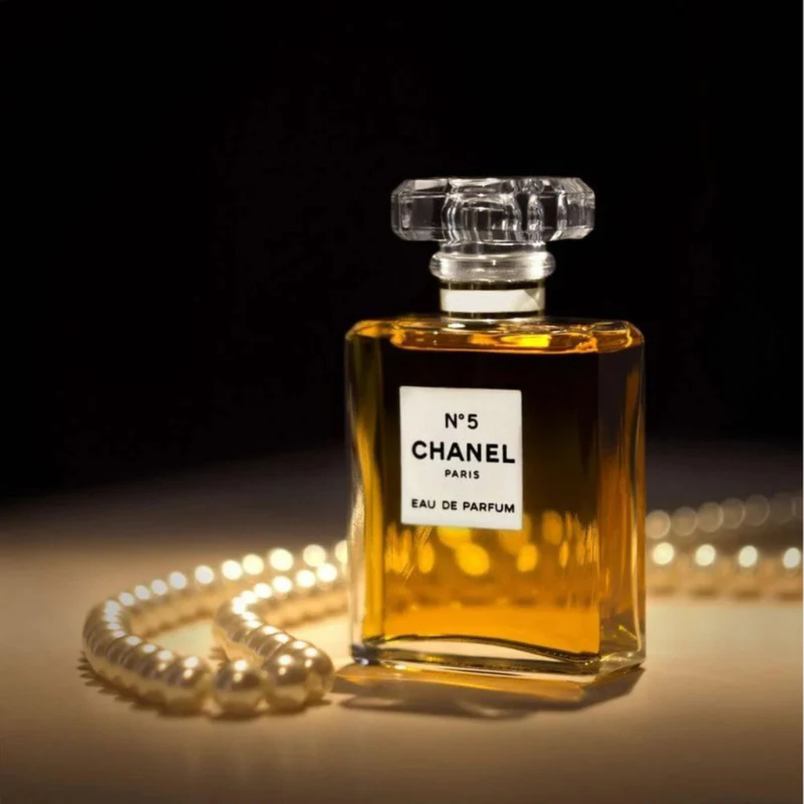 Chanel N°5 Eau de Parfum: L'Icona della Profumeria Moderna